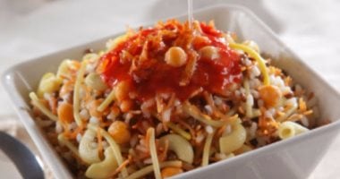 طريقة عمل الكشري بالصور والفيديو