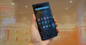تطبيق فيس بوك للبلاك بيري: تجربة فريدة لمستخدمي الهواتف القديمة