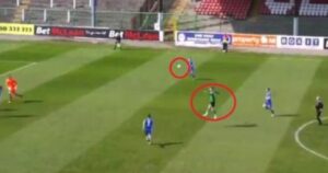 هدف بالرأس من نصف الملعب فيديو