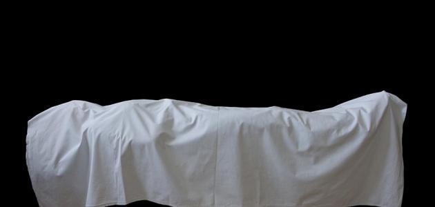 كيفية الصلاة على الميت طريقة الغسل والكفن وصلاة الجنازة